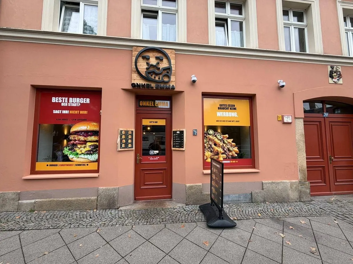 Eingang von Onkel Emma am Demianiplatz 39 in Görlitz